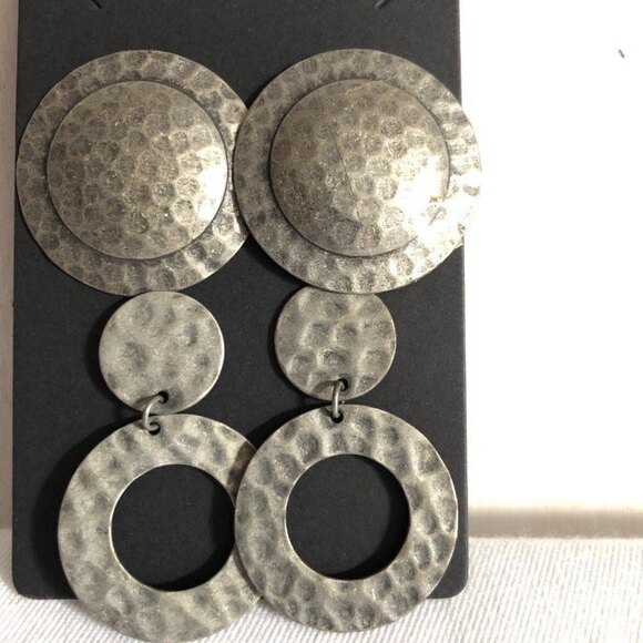 2 Pairs Stamped Round Pierced Stud Earrings Silver Tone - Picture 1 of 5